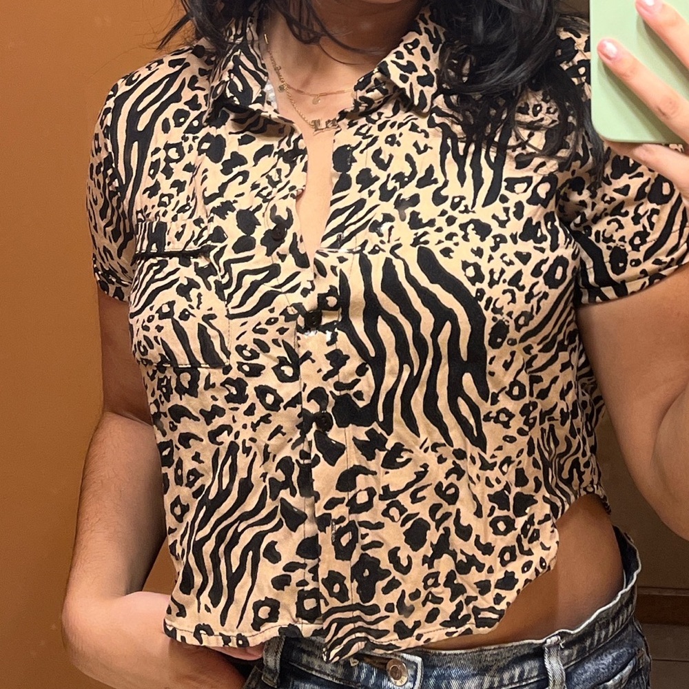 CHEETAH PRINT BUTTON UP